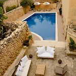 Rustic Gozo With Private Pool 休吉让