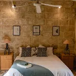 Rustic Gozo With Private Pool 休吉让